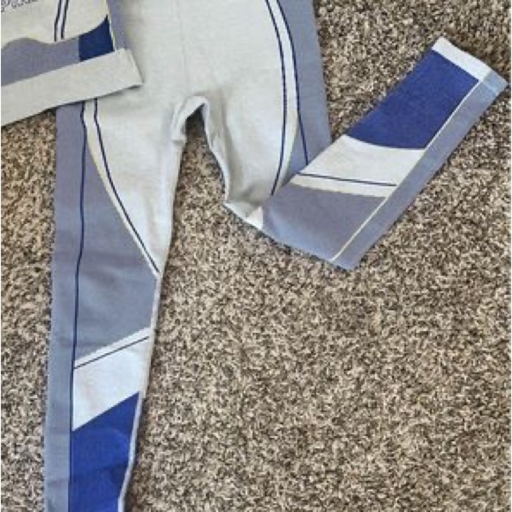 Fabletics Hart Collection Set - Picture 4 of 4